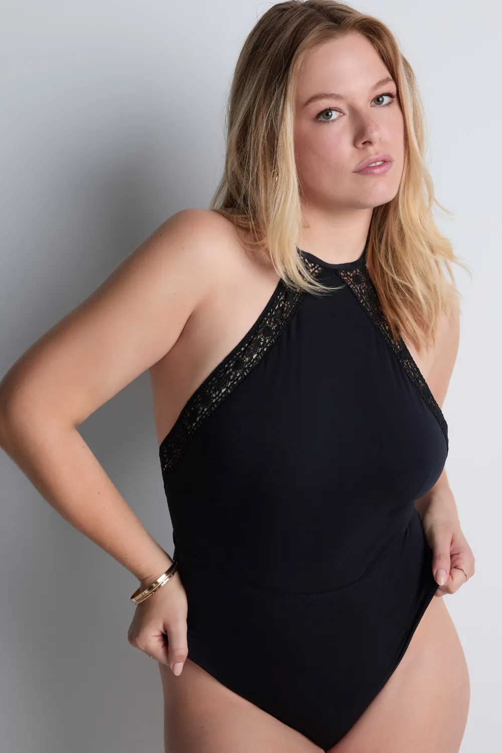 Les Bodys Guipure Open Back Bodysuit